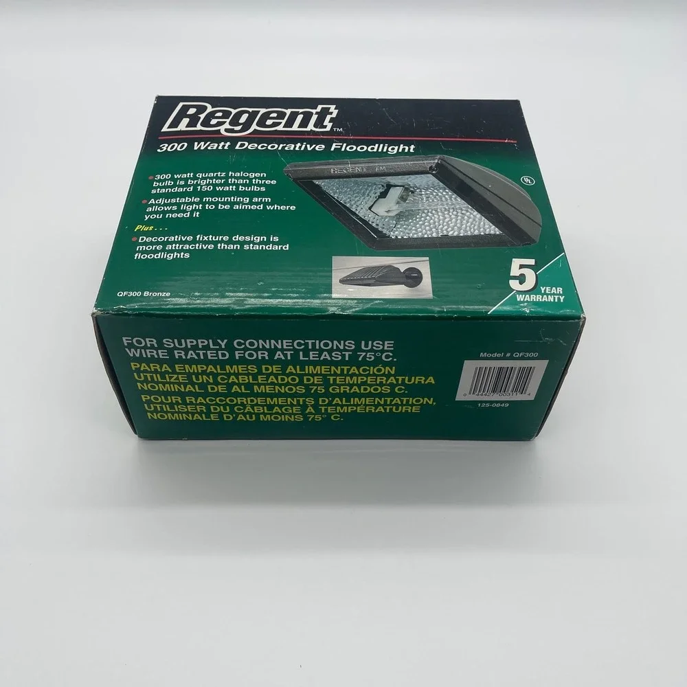 Regent EQ300WL White 300W Quartz Halogen Floodlight Outdoor Fixture